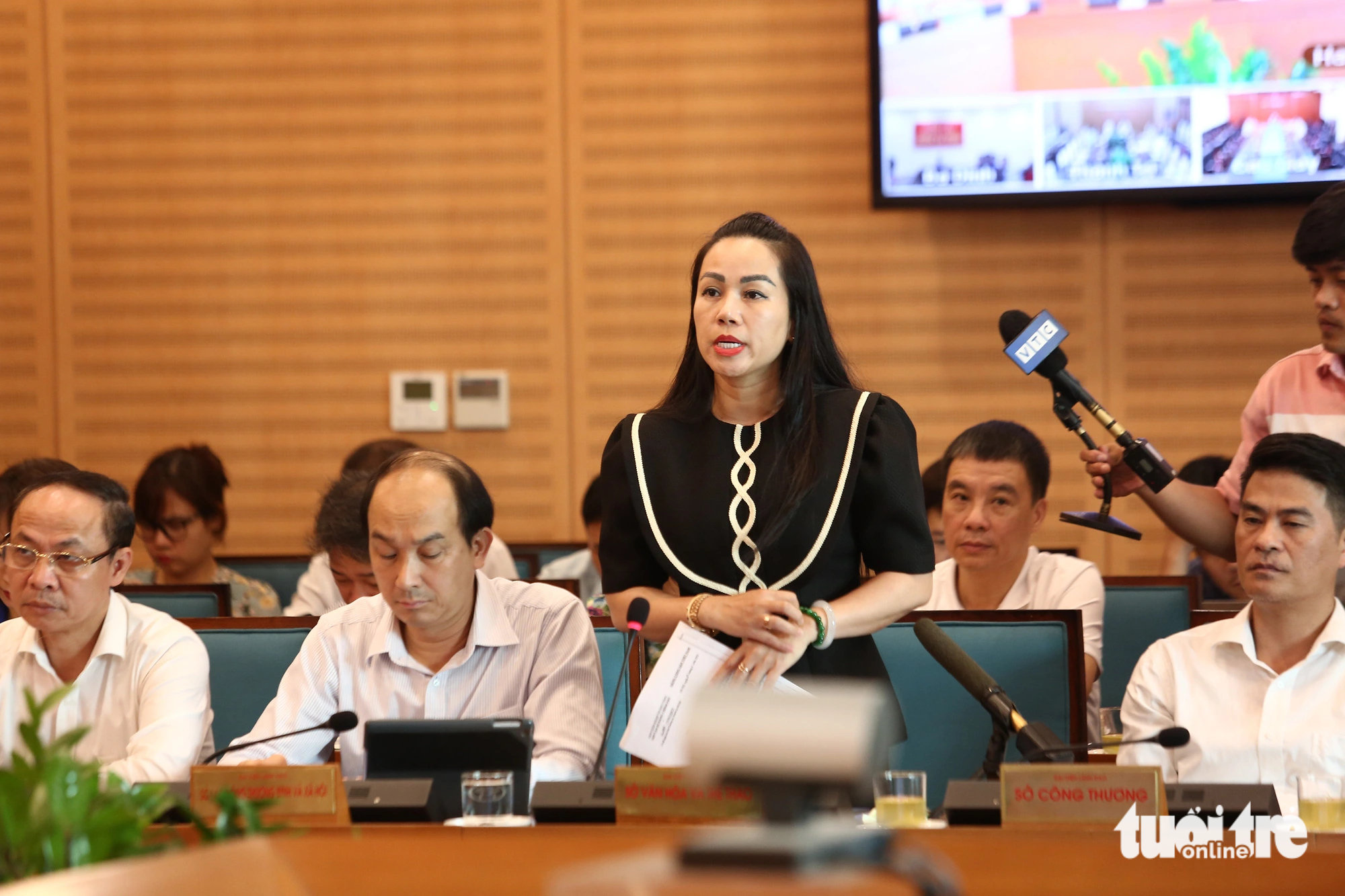 <em>Pham Thi My Hoa, deputy director of the Hanoi Department of Culture and Sports, addresses a press briefing in Hanoi on June 30, 2023. Photo: </em>Pham Tuan / Tuoi Tre