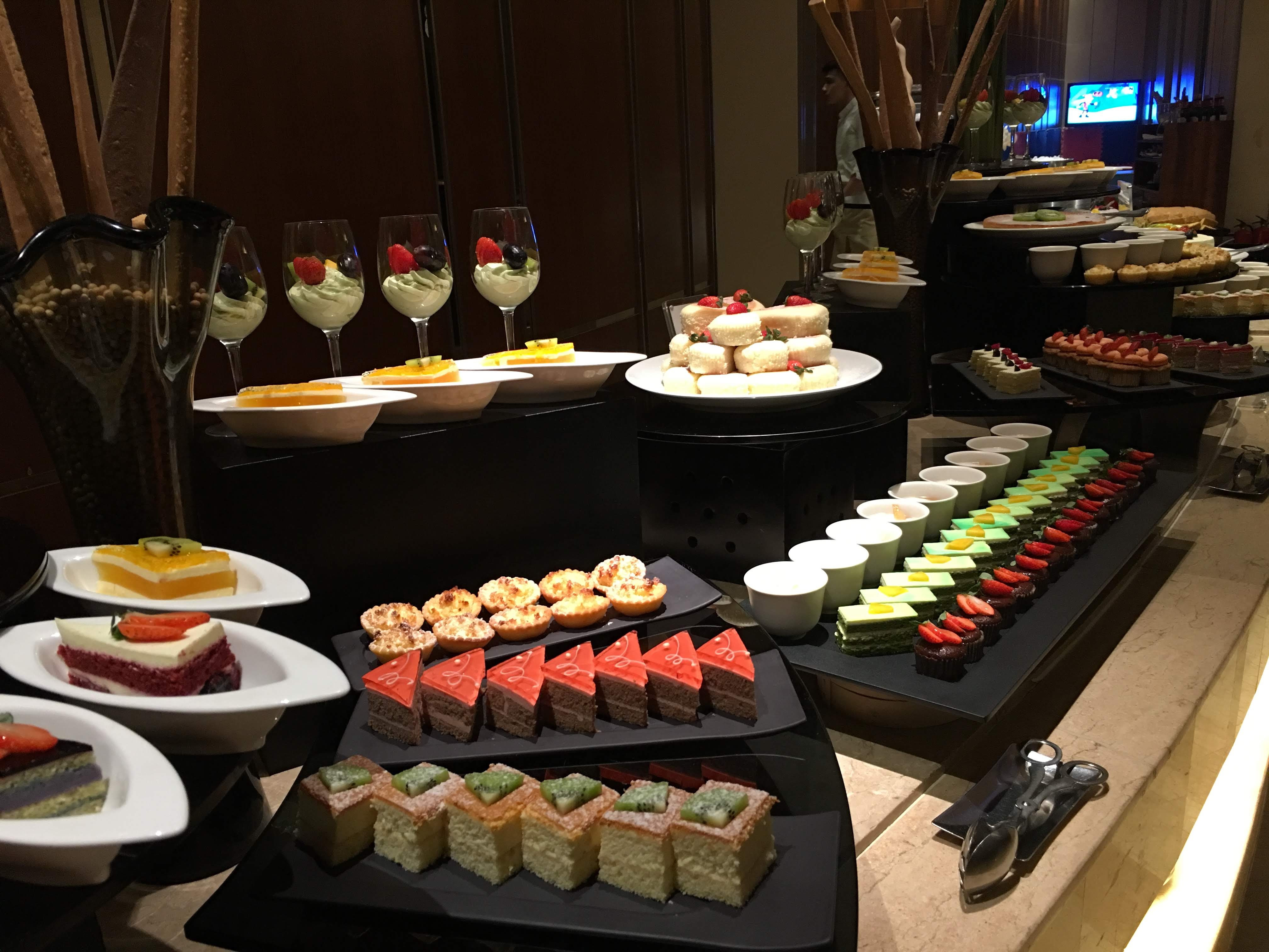 <em>Desserts are served at a buffet restaurant in a five-star hotel in District 1, Ho Chi Minh City. Photo: </em>Dong Nguyen / Tuoi Tre News