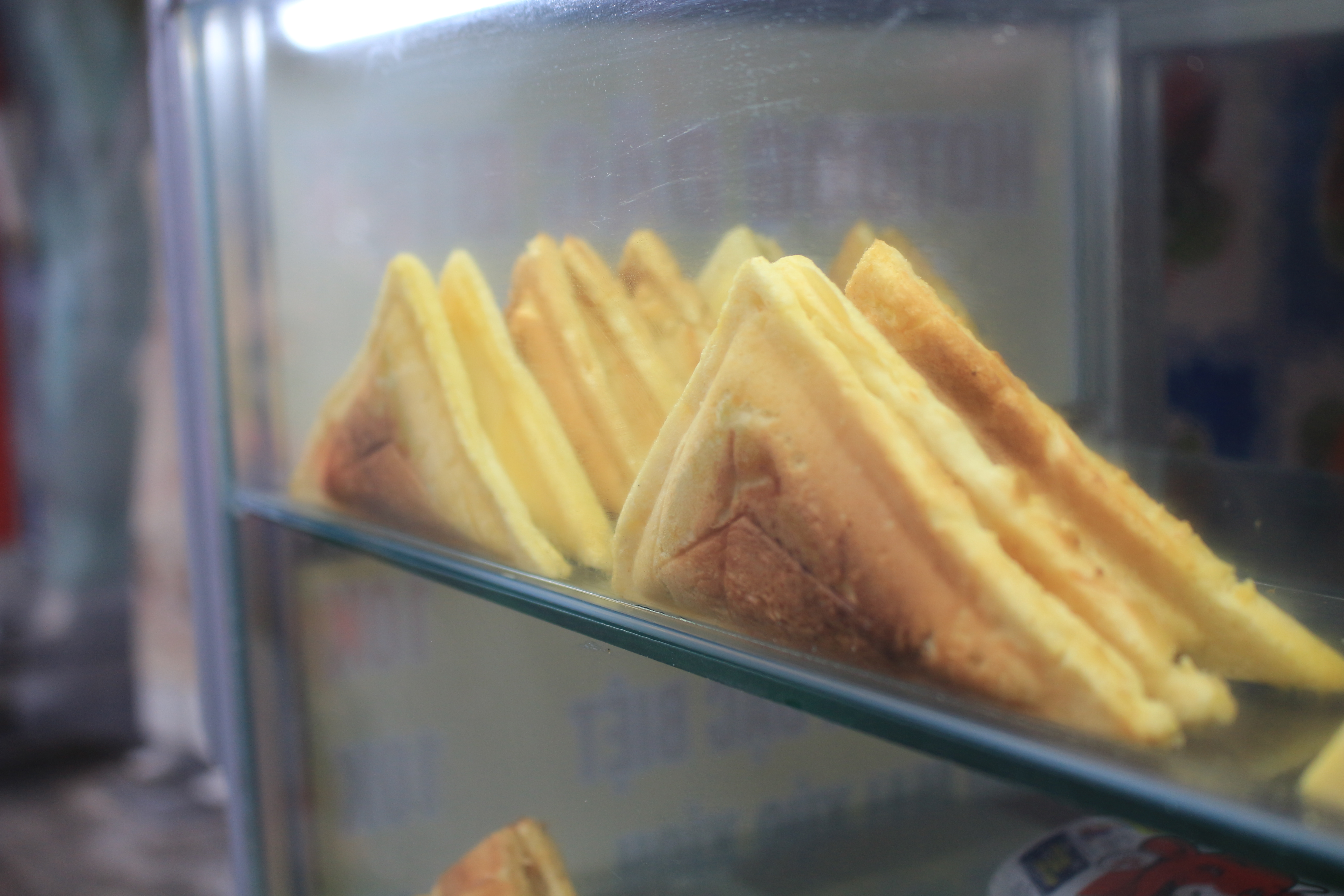 <em>Vietnamese hot dogs are stored in a glass cabinet at a street stall in Go Vap District, Ho Chi Minh City. Photo: </em>Ray Kuschert / Tuoi Tre News