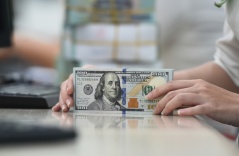 Dong struggles as the dollar remains at a 3-month high Dong struggles as the dollar remains at a 3-month high