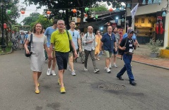 Vietnam: Visitors increase, the number of guides also increases quickly Vietnam: Visitors increase, the number of guides also increases quickly