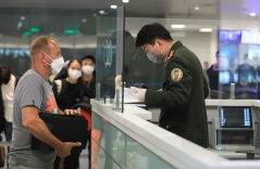 With the new visa policy, Vietnam hopes to welcome about 12 million international visitors With the new visa policy, Vietnam hopes to welcome about 12 million international visitors