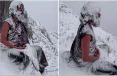 Fact Check: Unraveling Truth Behind Viral Video Of Yogi Meditating In Snow-Clad Himachal Mountain Fact Check: Unraveling Truth Behind Viral Video Of Yogi Meditating In Snow-Clad Himachal Mountain