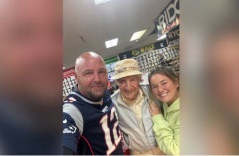Woman surprises 91-year-old veteran with viral fundraiser, raising over $446K Woman surprises 91-year-old veteran with viral fundraiser, raising over $446K