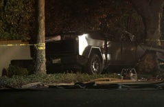 3 dead, 1 seriously injured in California Cybertruck crash 3 dead, 1 seriously injured in California Cybertruck crash