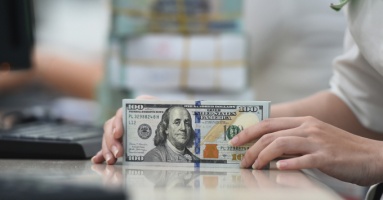 Dong struggles as the dollar remains at a 3-month high