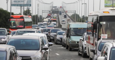 Vietnam halves car registration fees to boost sales