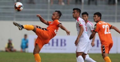 After losing a lawsuit, the Vietnamese football team pays the Slovak team$ 73, 000 to cover player training costs.