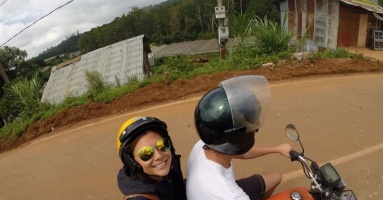 Love story of 2 foreigners created by traveling in Vietnam