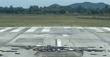 Damaged runway at Vinh airport airport forces 20 flights delayed