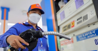 Gas and diesel prices fell in Vietnam, continuing a global trend.