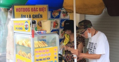 In Vietnam, a hot dog that isn’t a hot dog 
