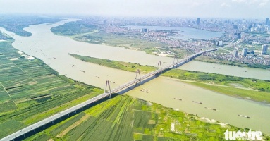 2 affiliated urban centers are developed within the capital Hanoi