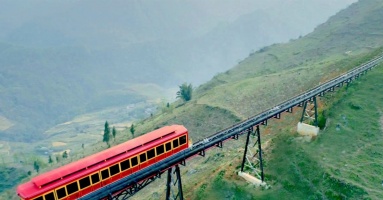 Sapa Mountain Climbing Train